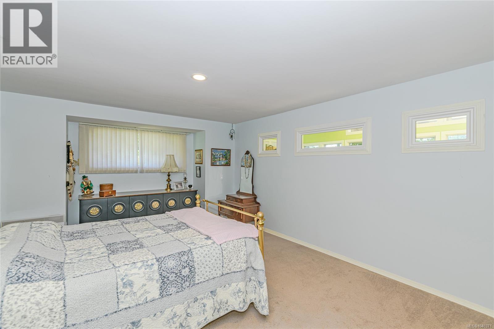 1164 North End Rd Property Photo 25