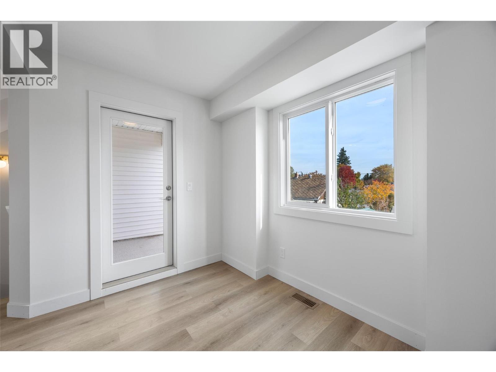 153 Park Street Property Photo 11
