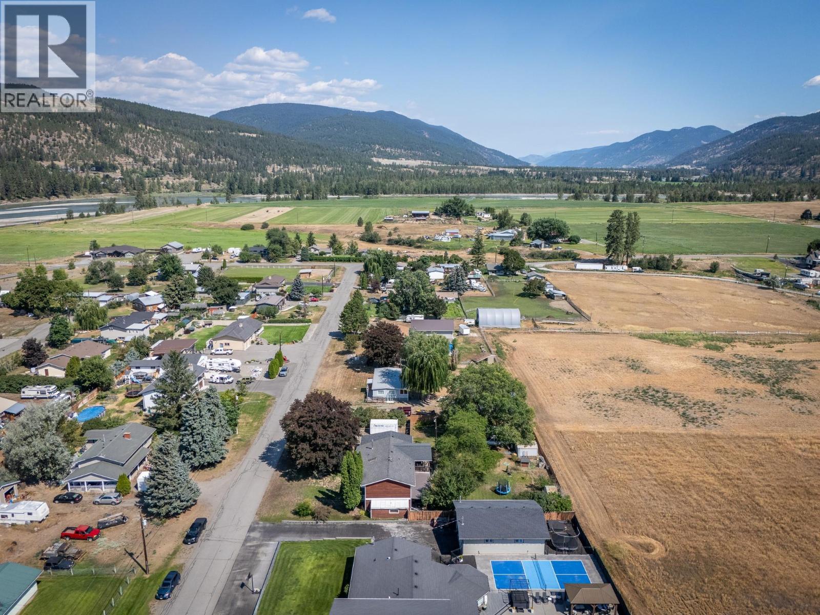6750 Heffley Road Property Photo 4