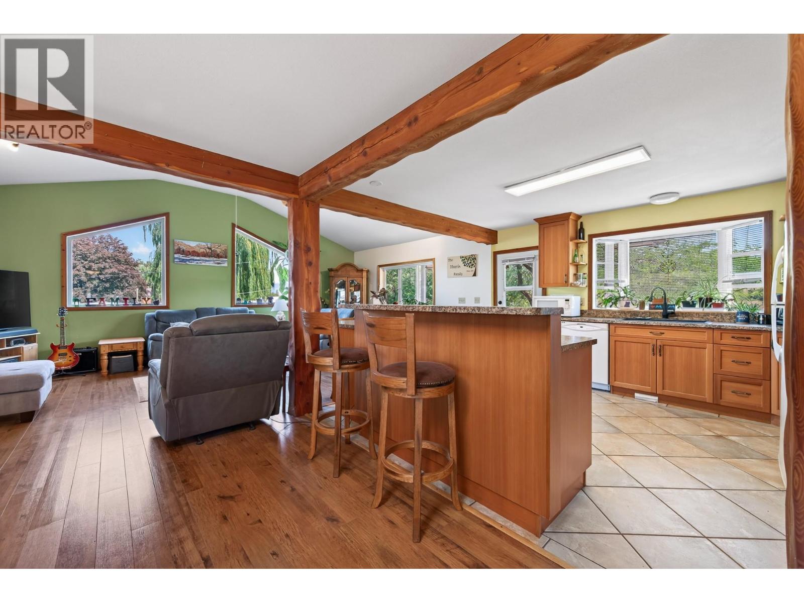 6750 Heffley Road Property Photo 8