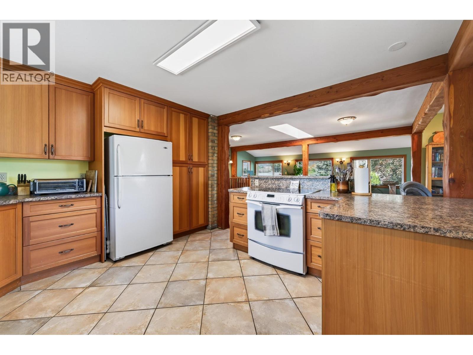 6750 Heffley Road Property Photo 10