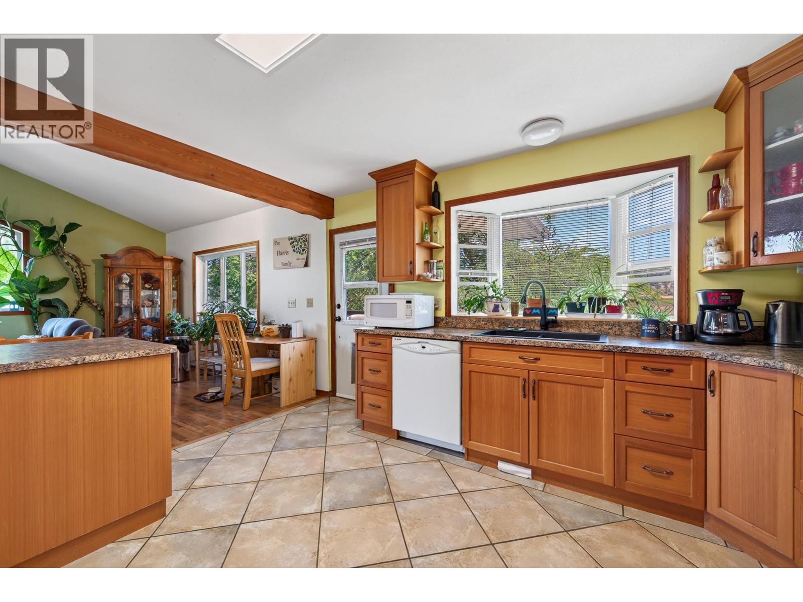 6750 Heffley Road Property Photo 11
