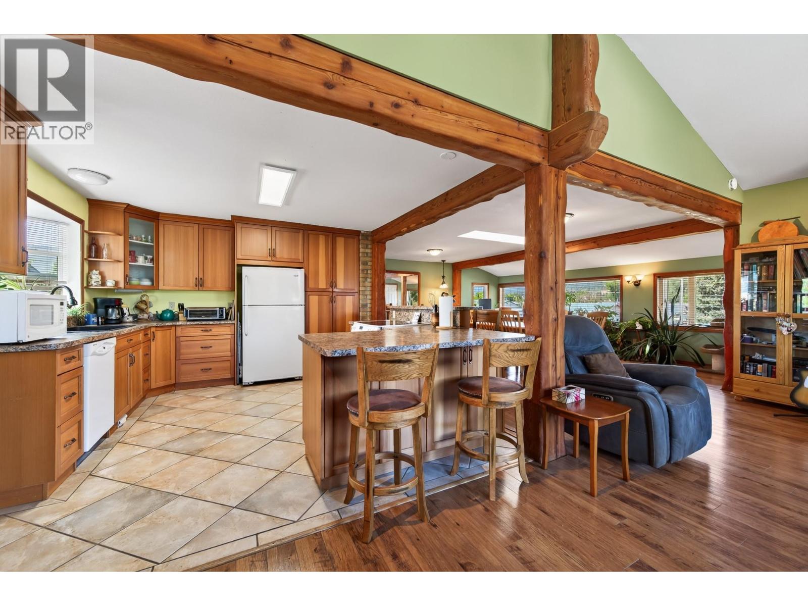6750 Heffley Road Property Photo 12