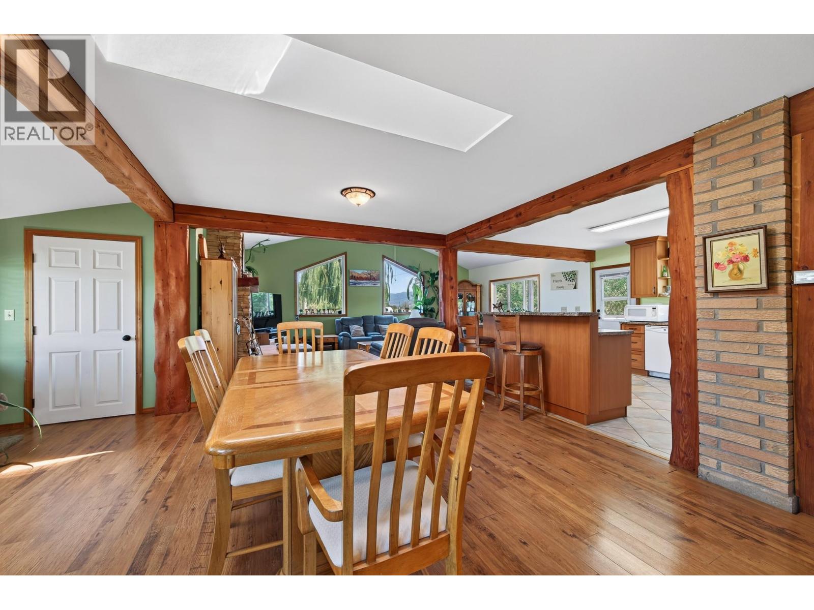 6750 Heffley Road Property Photo 14