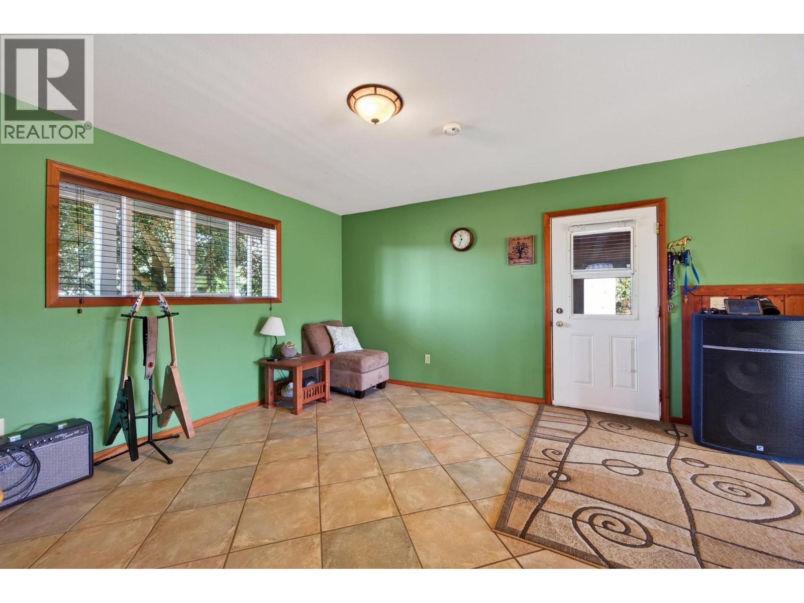 6750 Heffley Road Property Photo 29