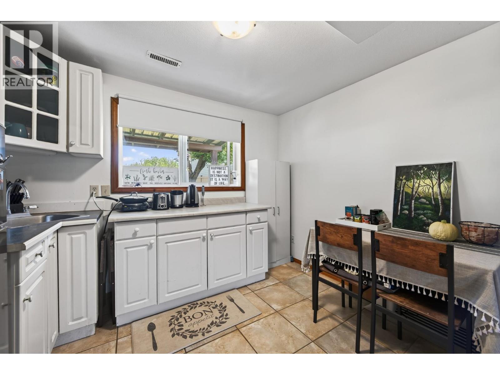 6750 Heffley Road Property Photo 34