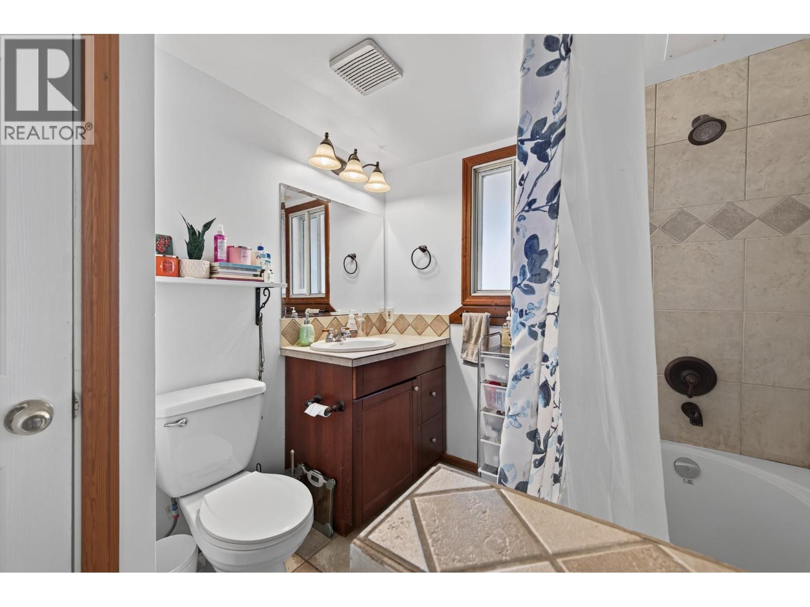 6750 Heffley Road Property Photo 36