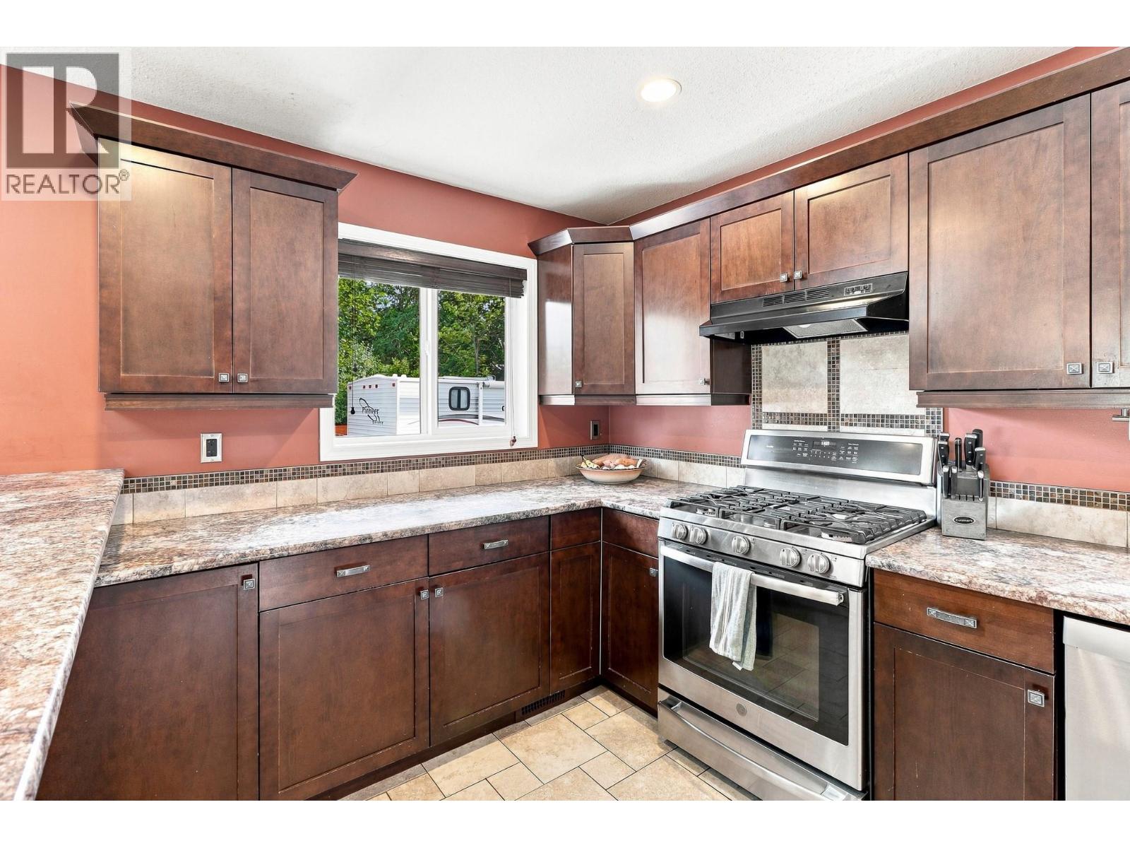 326 Stiles Street Property Photo 7