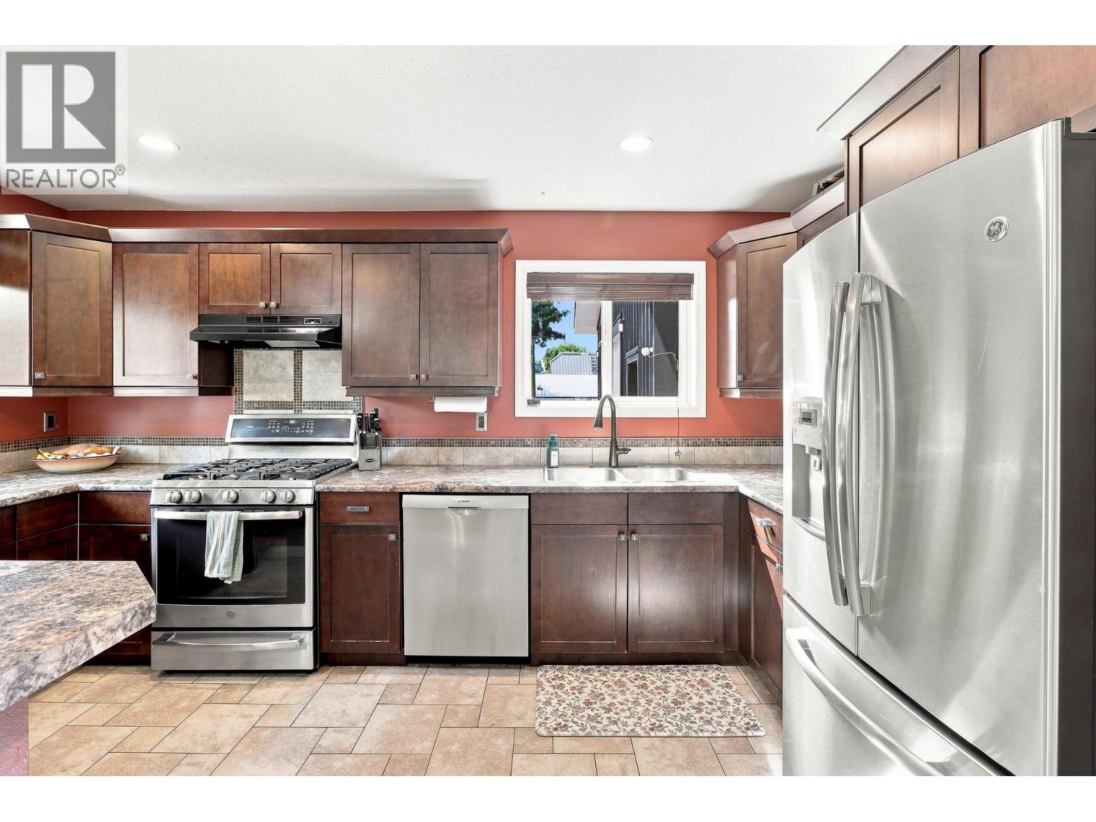 326 Stiles Street Property Photo 8