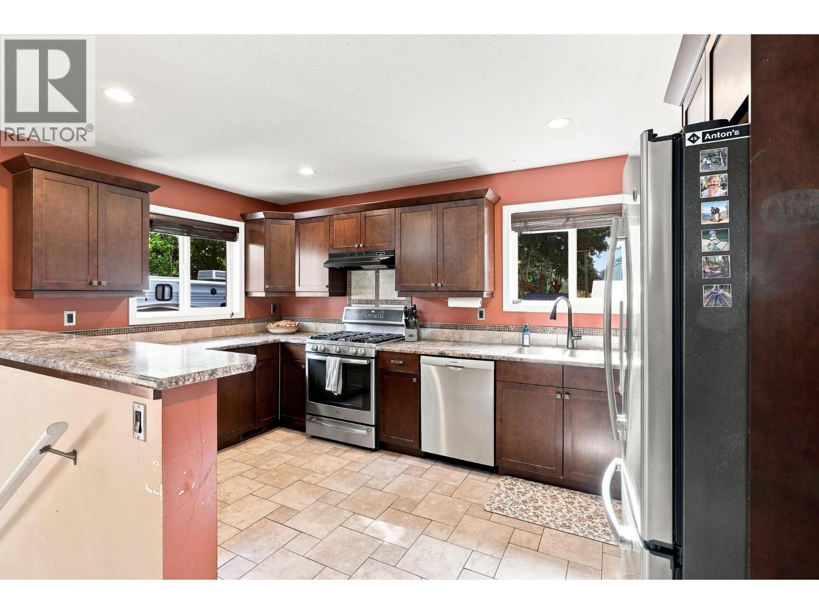 326 Stiles Street Property Photo 11