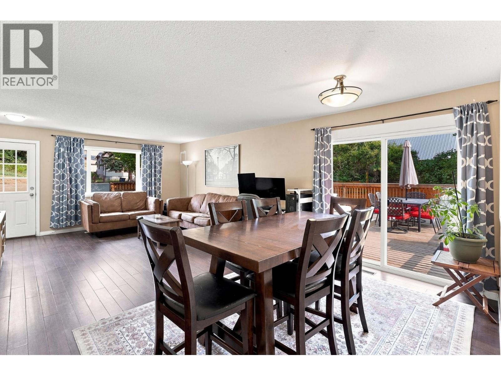 326 Stiles Street Property Photo 13