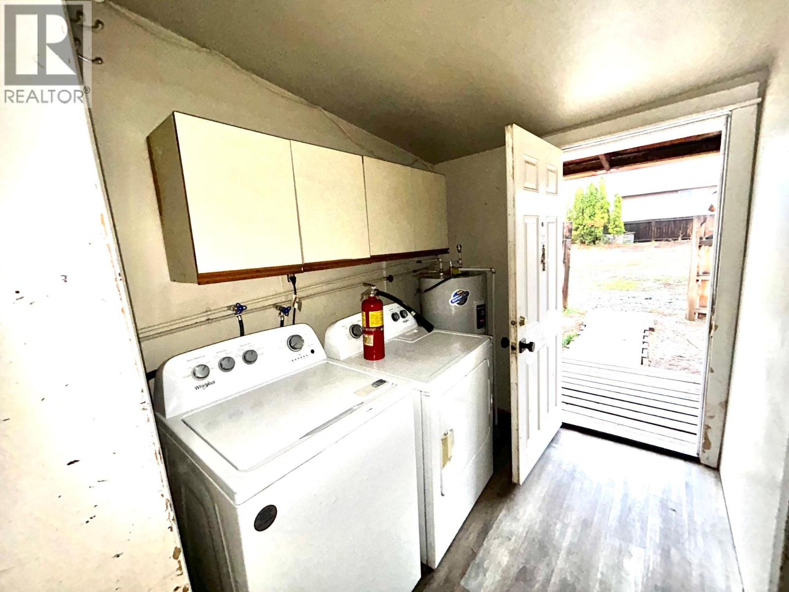 1990 Houston Street Property Photo 6