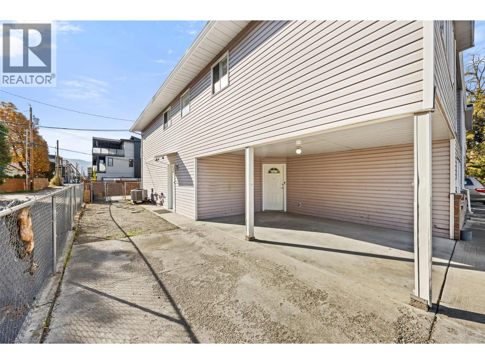 721-725 Francis Avenue Property Photo 12