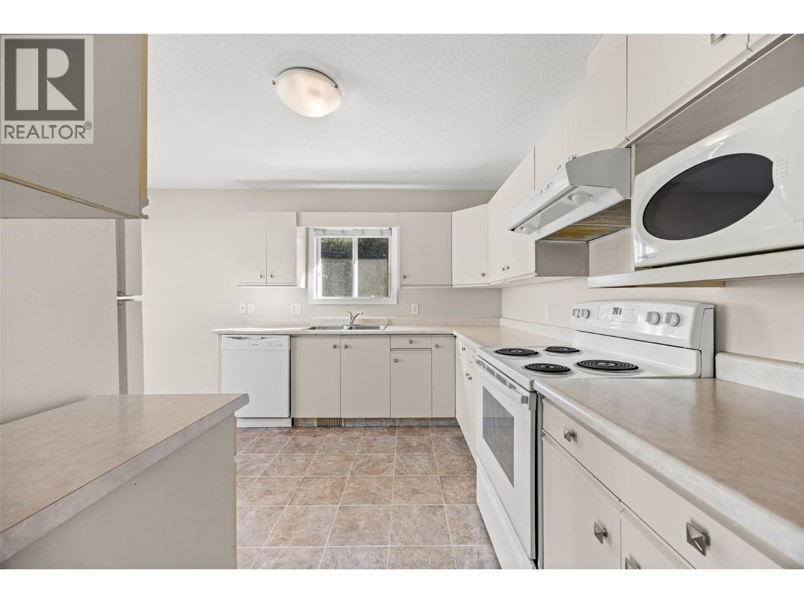 721-725 Francis Avenue Property Photo 15