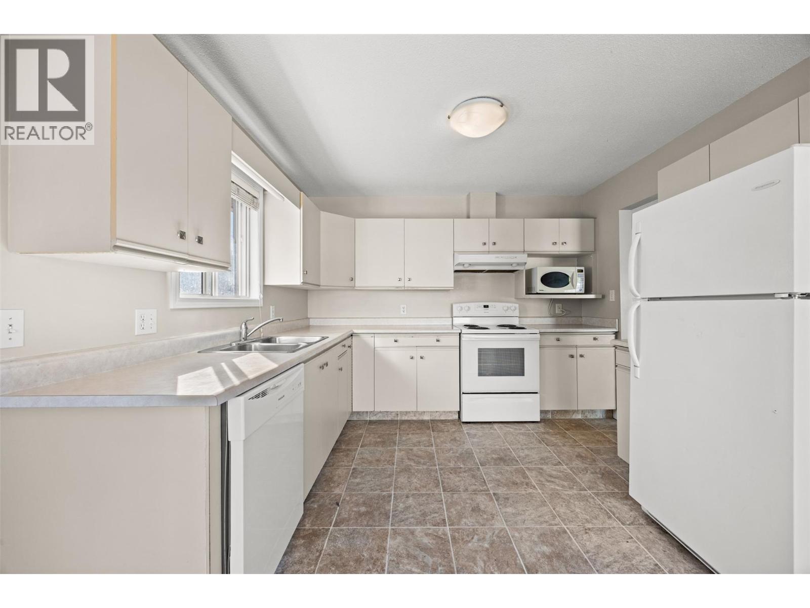 721-725 Francis Avenue Property Photo 16