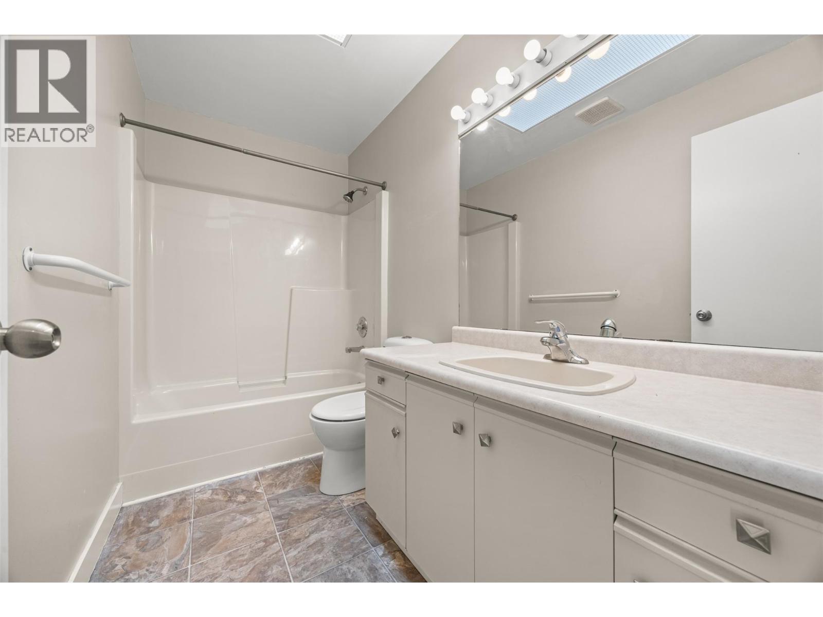 721-725 Francis Avenue Property Photo 34