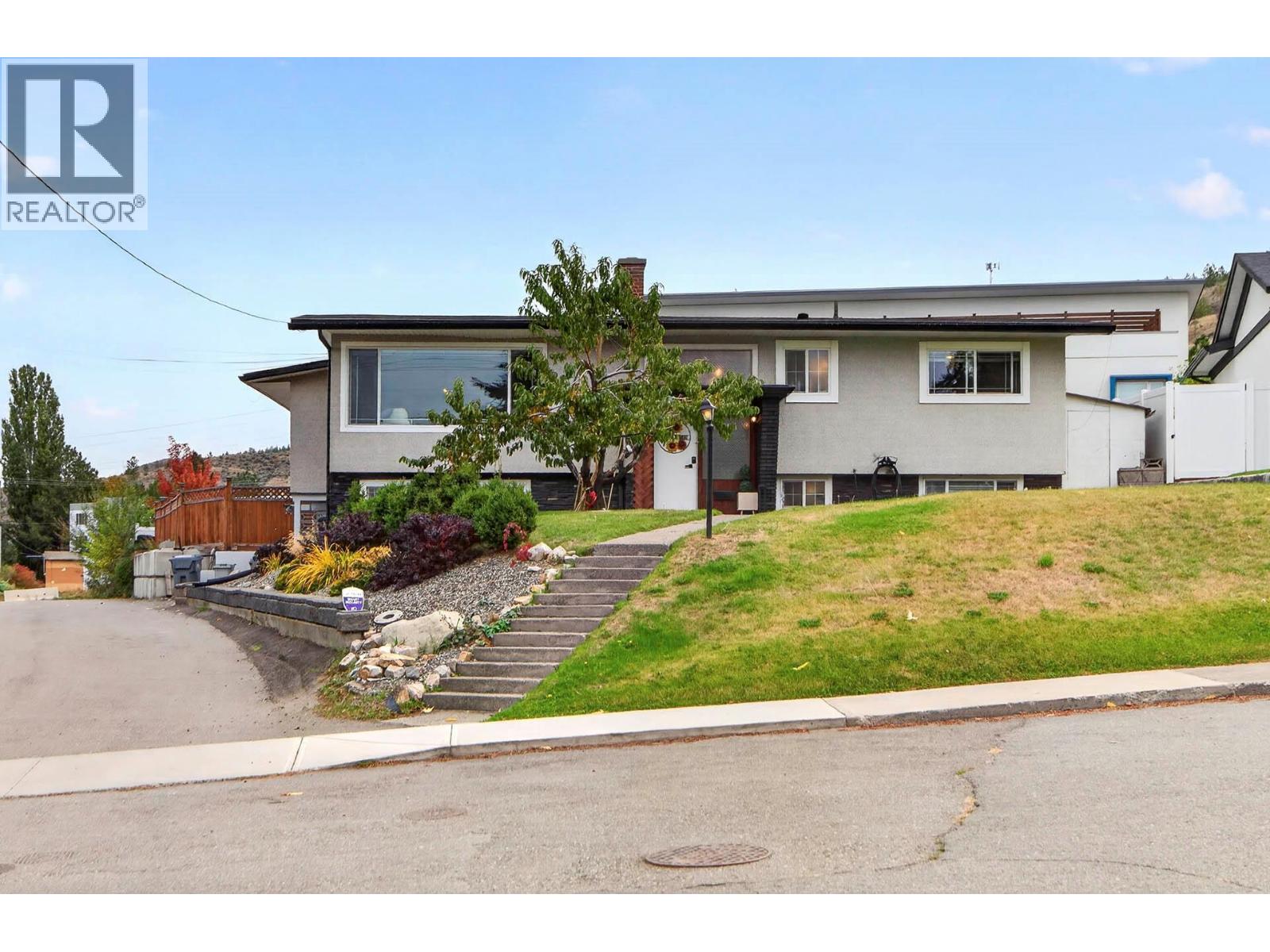 1515 Robinson Crescent Property Photo 1