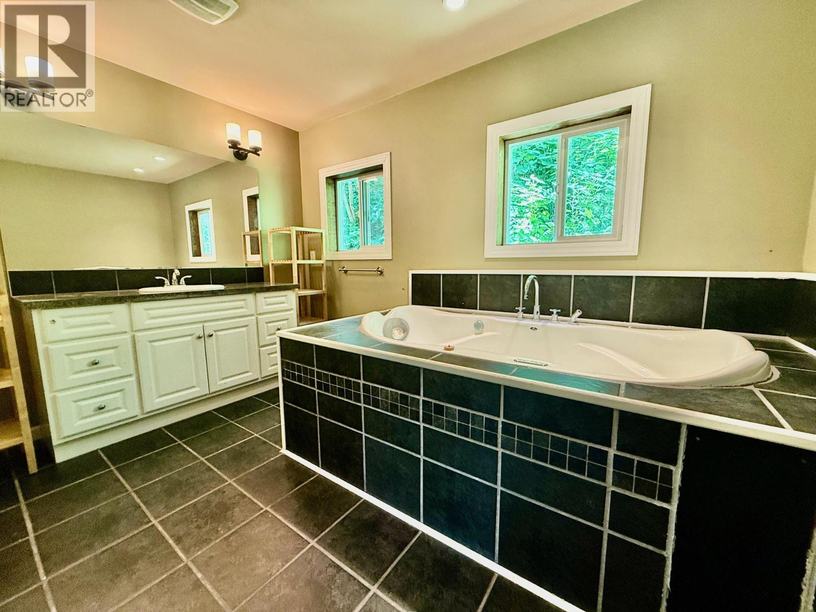 4019 Saunders Road Property Photo 18