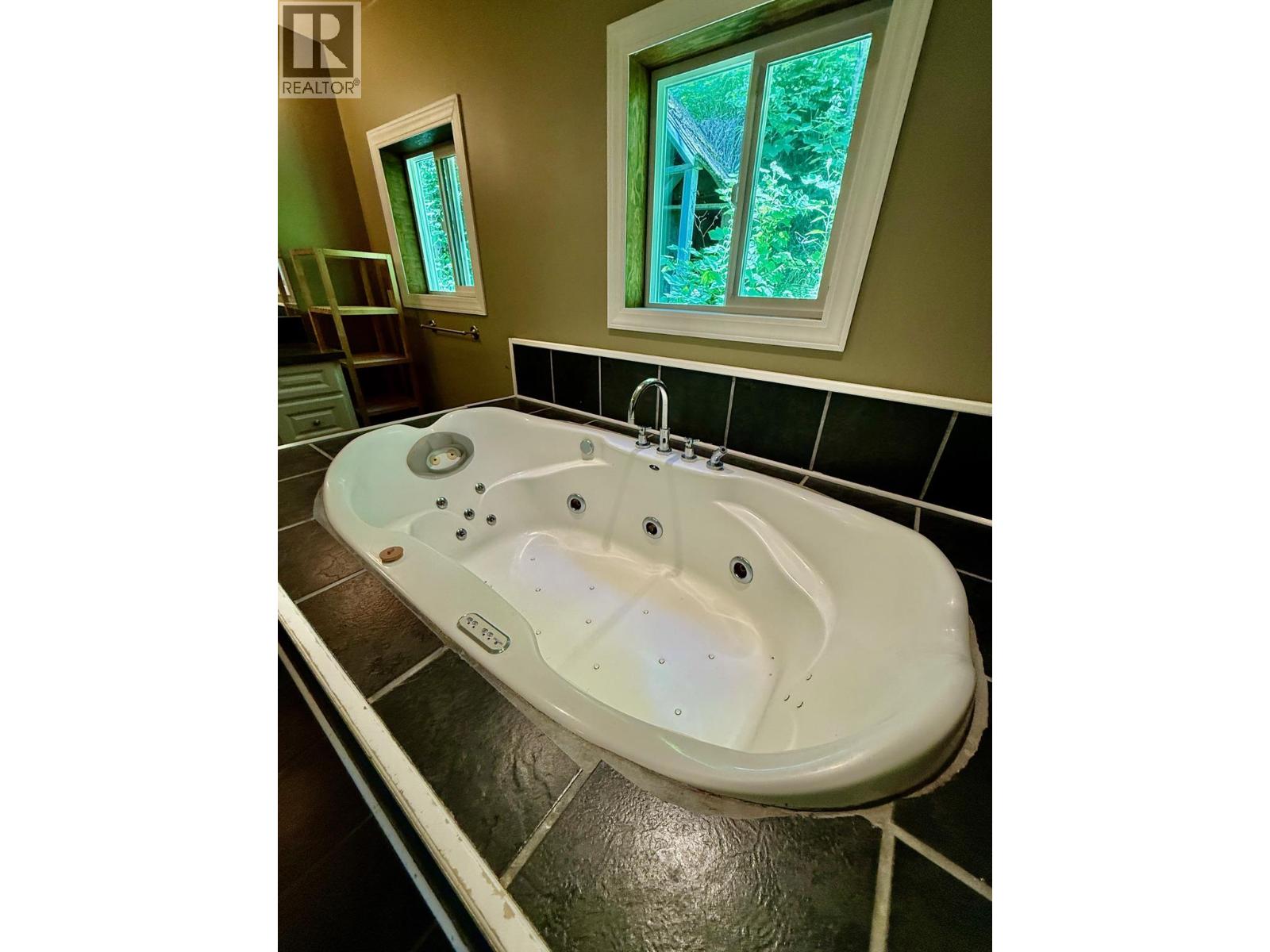 4019 Saunders Road Property Photo 19