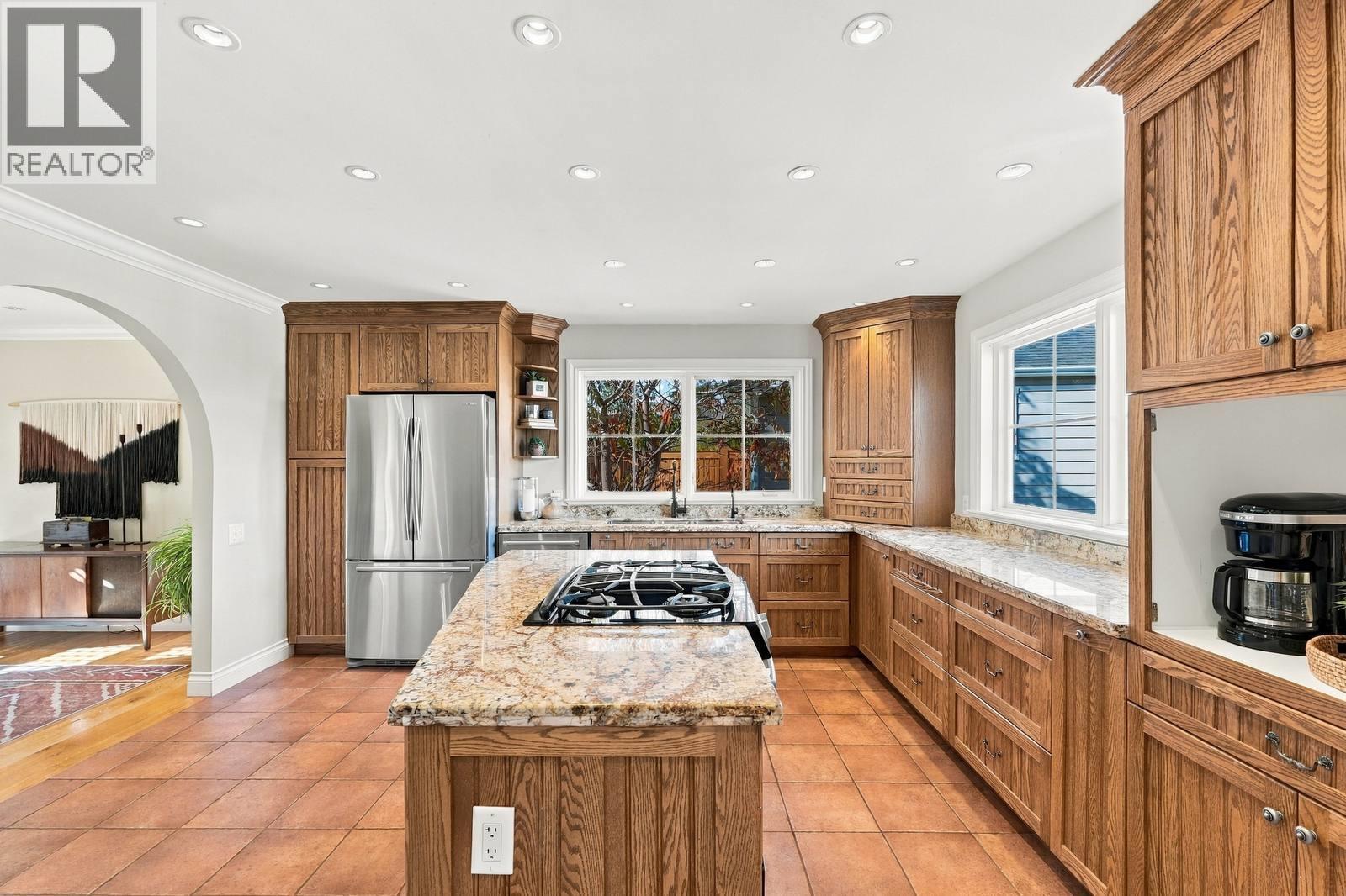 5047 Seon Crescent Property Photo 11