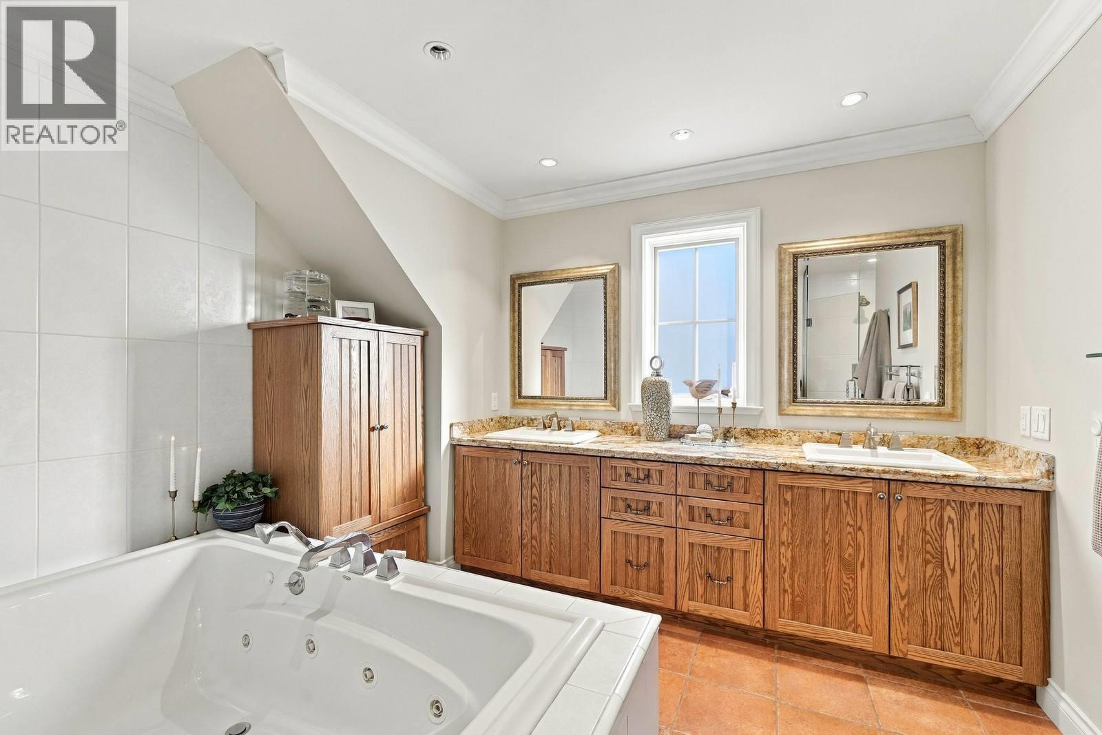 5047 Seon Crescent Property Photo 35