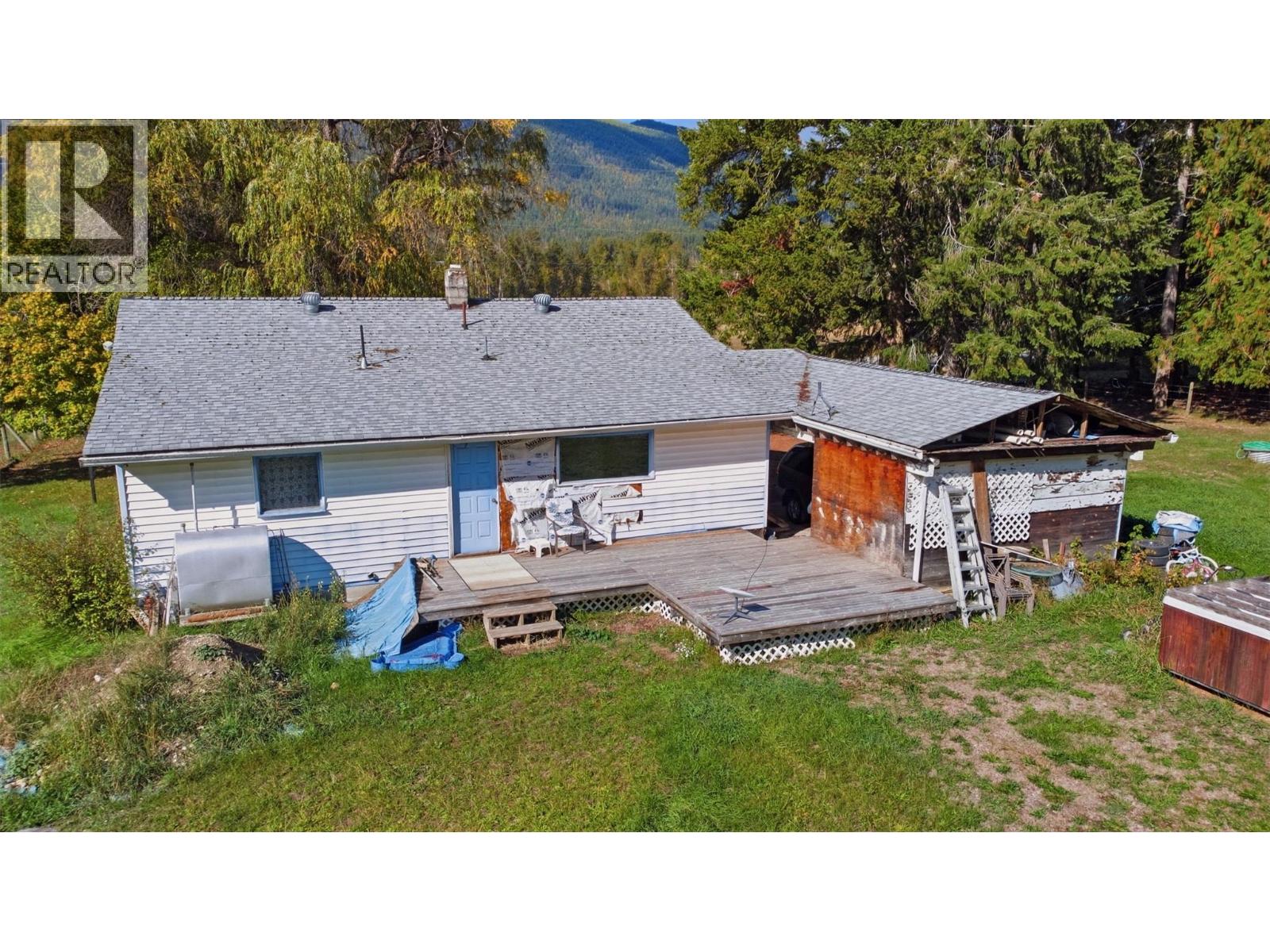 2613 Lumby Mabel Lake Road Property Photo 8