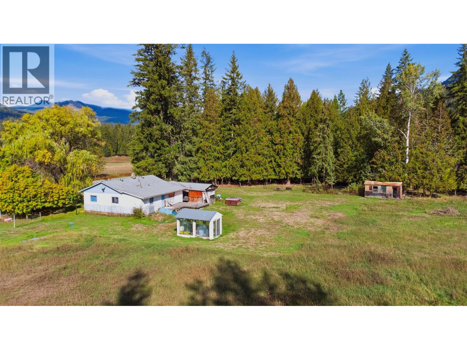 2613 Lumby Mabel Lake Road Property Photo 11