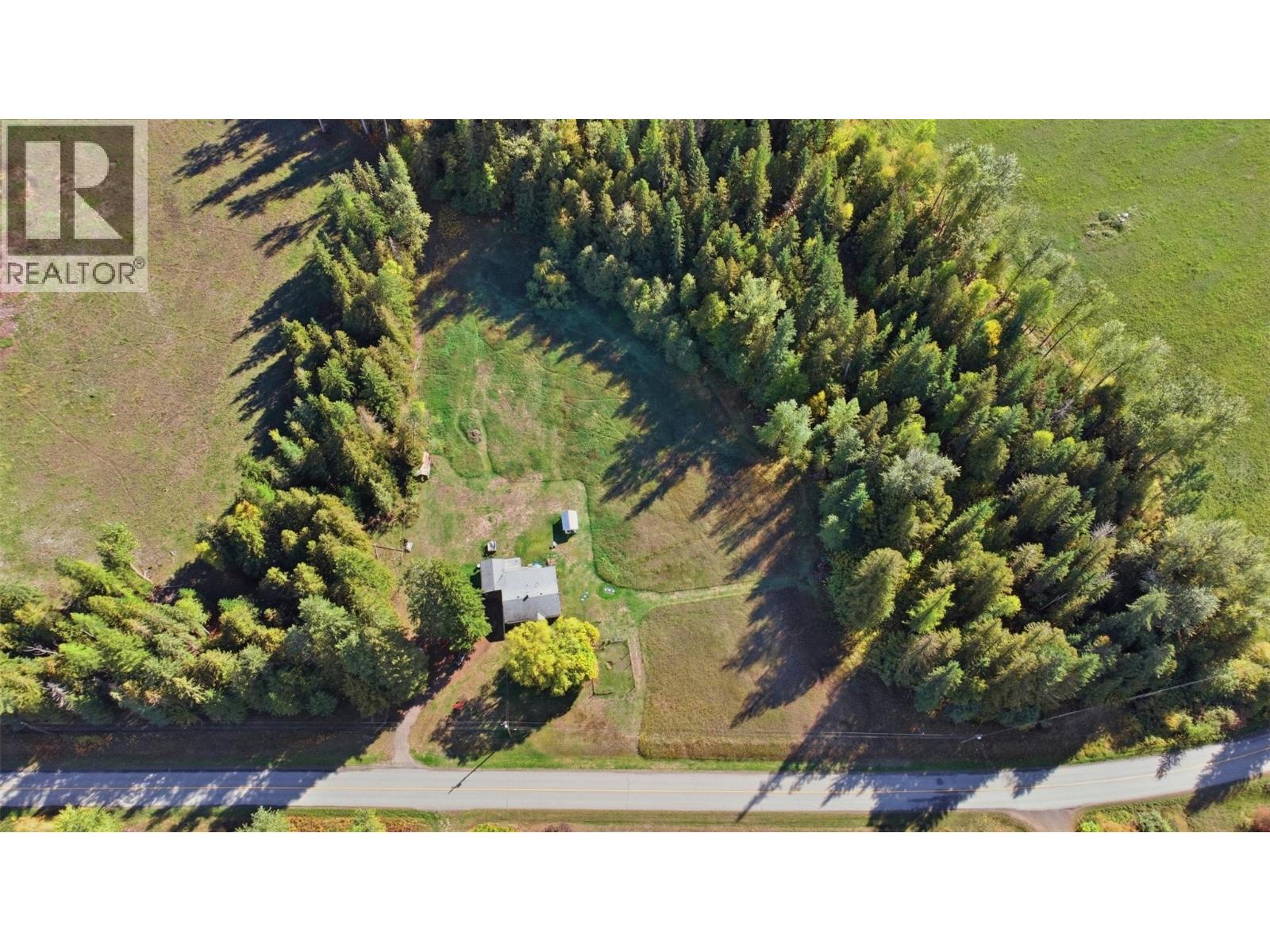 2613 Lumby Mabel Lake Road Property Photo 14