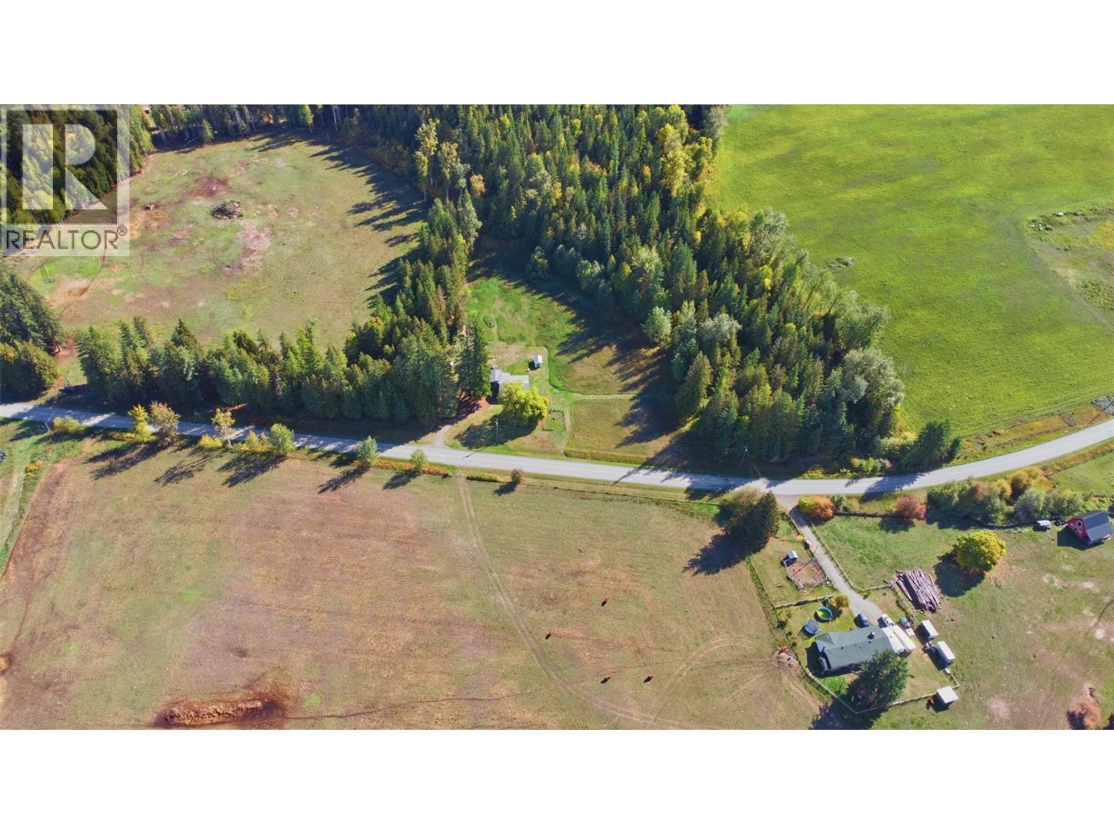 2613 Lumby Mabel Lake Road Property Photo 16