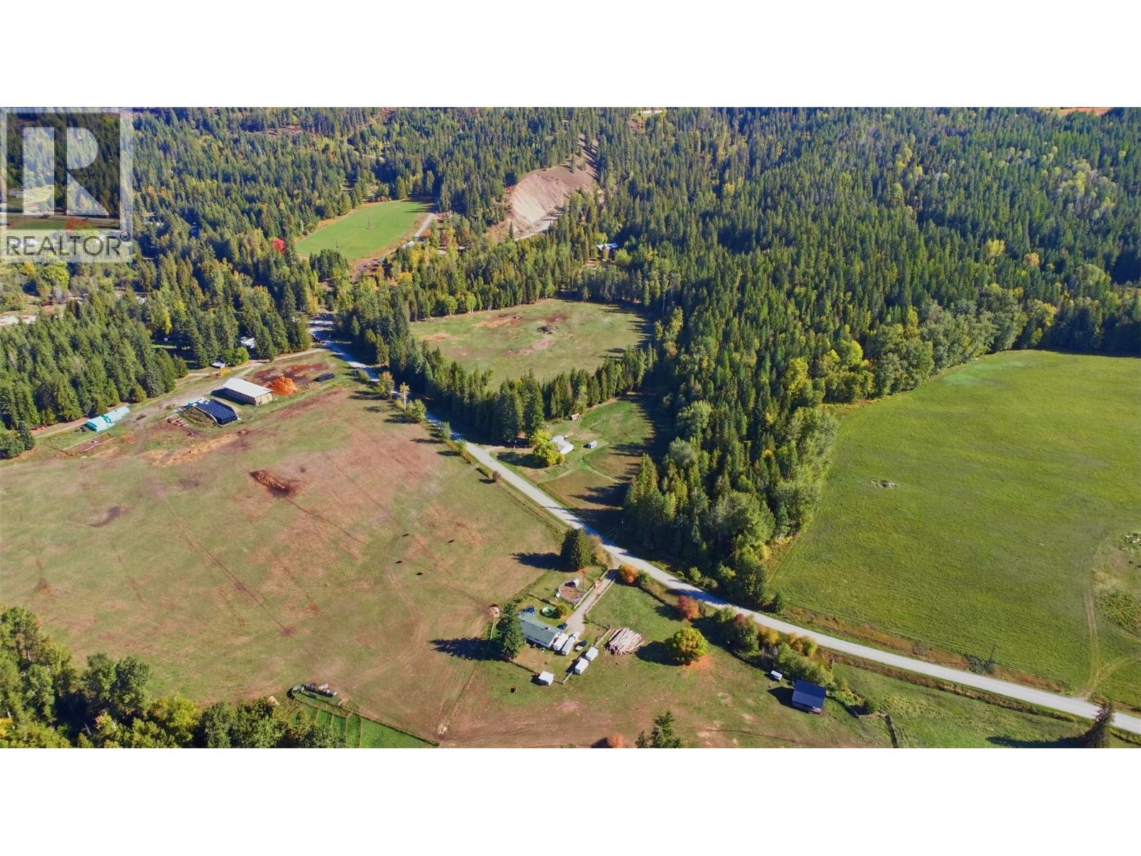 2613 Lumby Mabel Lake Road Property Photo 17
