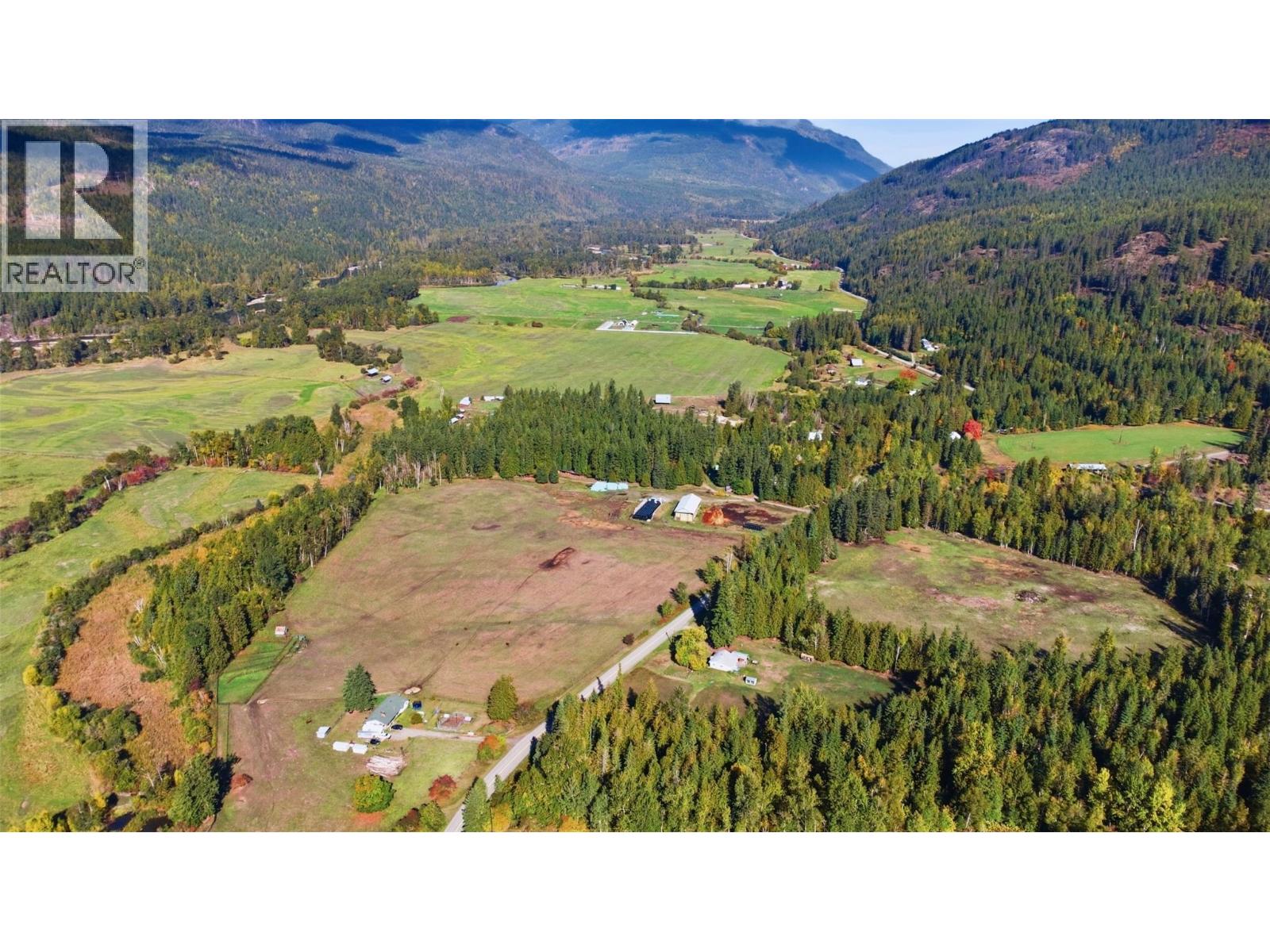 2613 Lumby Mabel Lake Road Property Photo 18