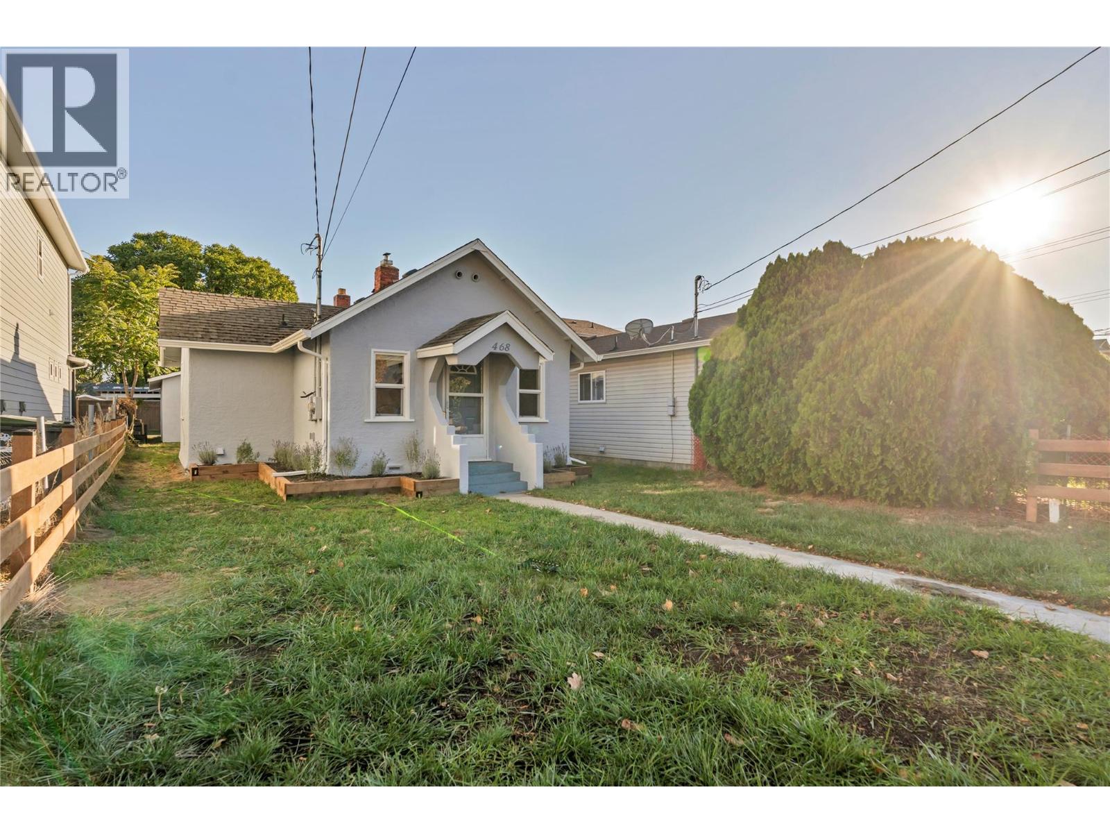 468 Wade Avenue W Property Photo 2