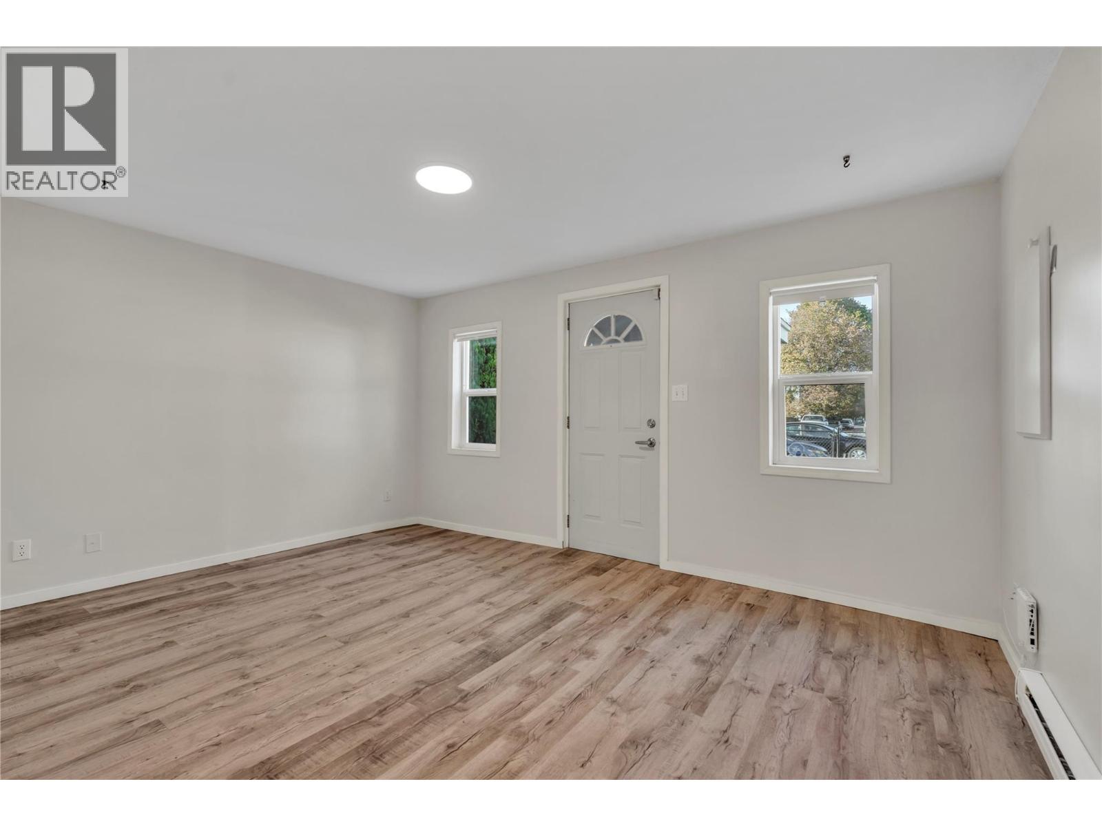 468 Wade Avenue W Property Photo 3