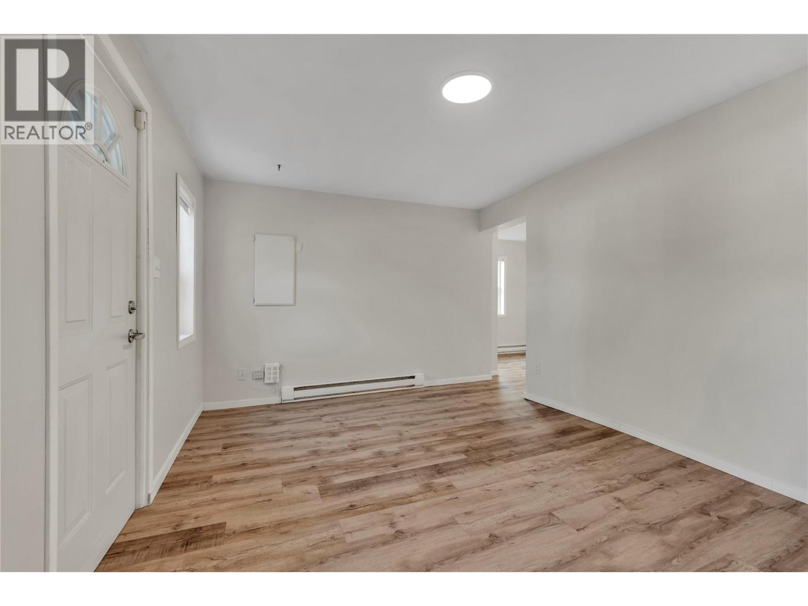 468 Wade Avenue W Property Photo 4
