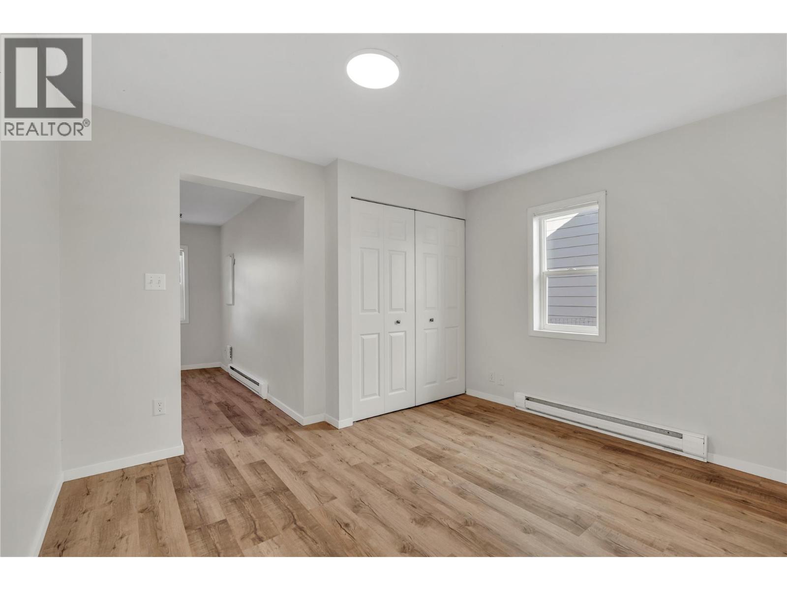 468 Wade Avenue W Property Photo 5