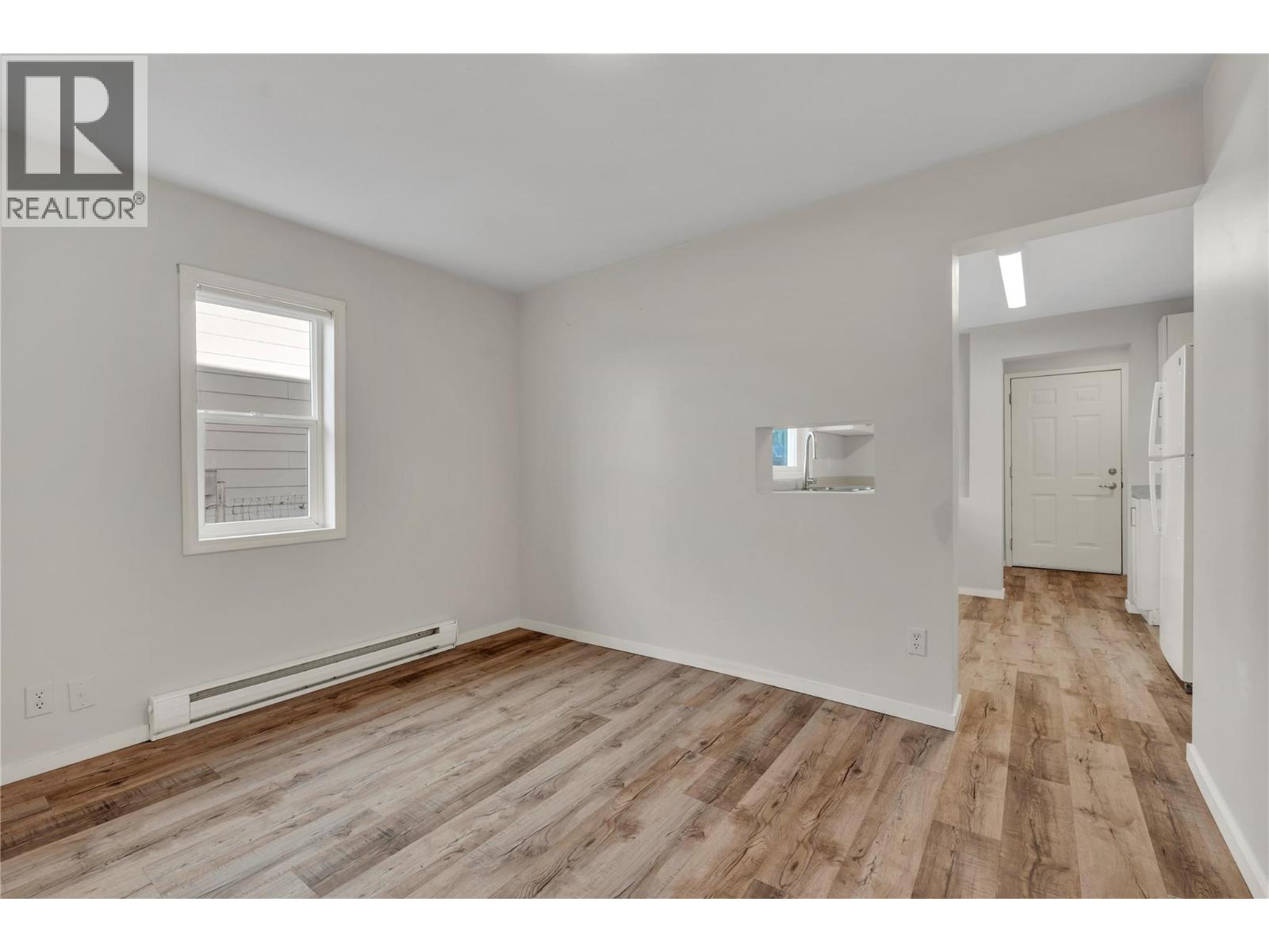 468 Wade Avenue W Property Photo 6