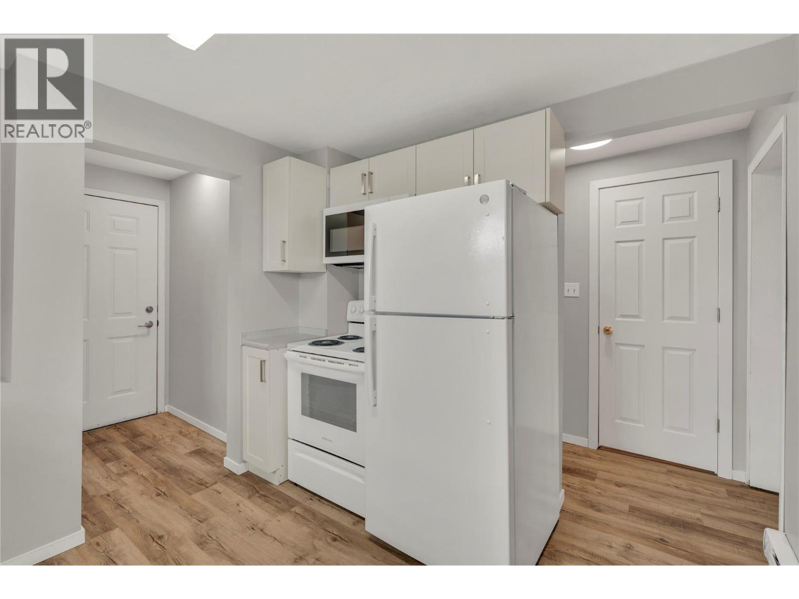 468 Wade Avenue W Property Photo 9