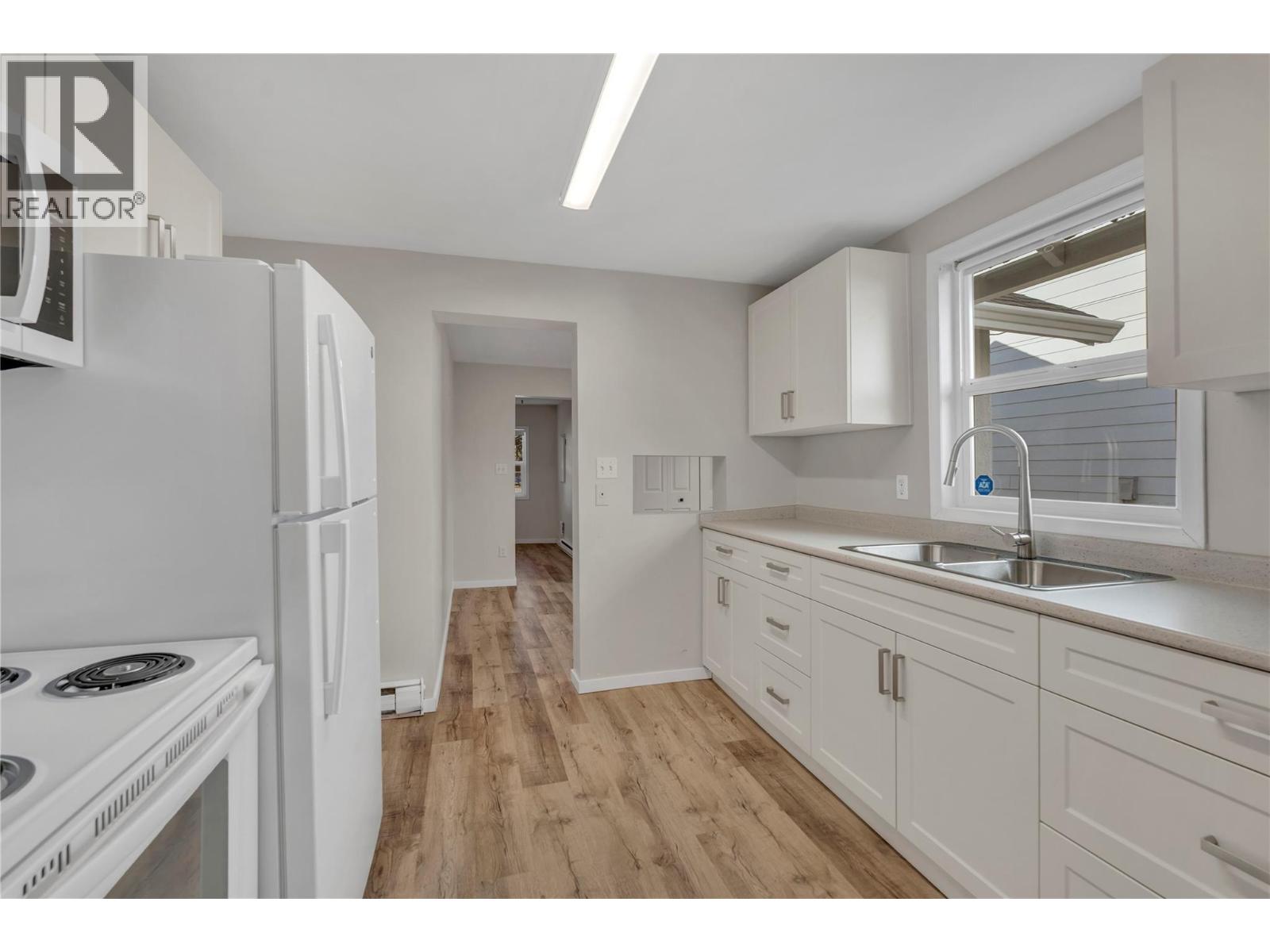 468 Wade Avenue W Property Photo 11