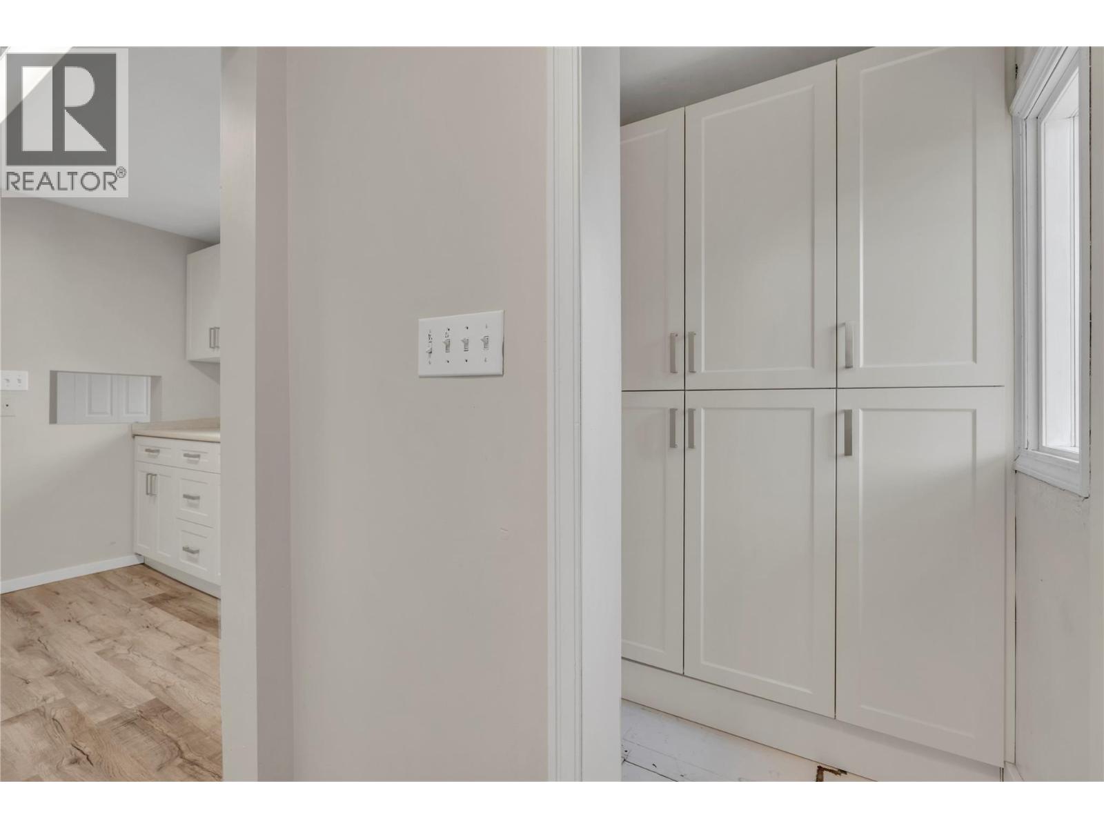 468 Wade Avenue W Property Photo 16