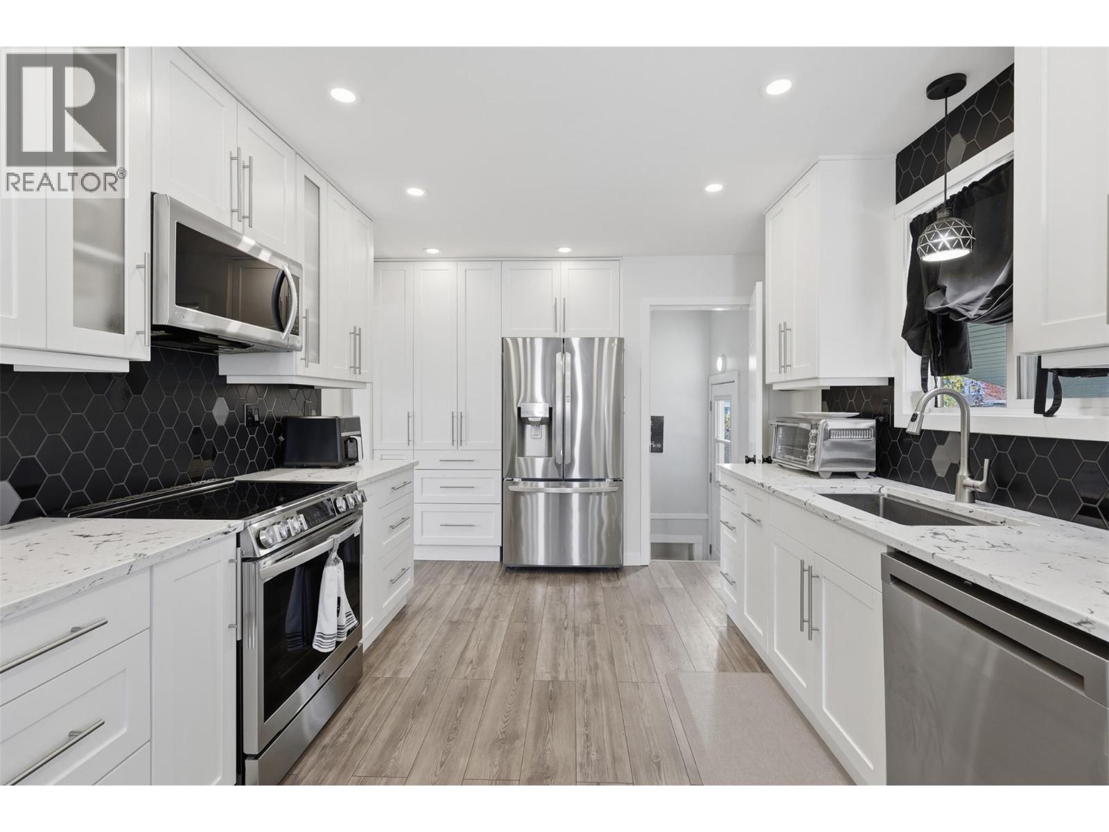 1239 10th Street Property Photo 1