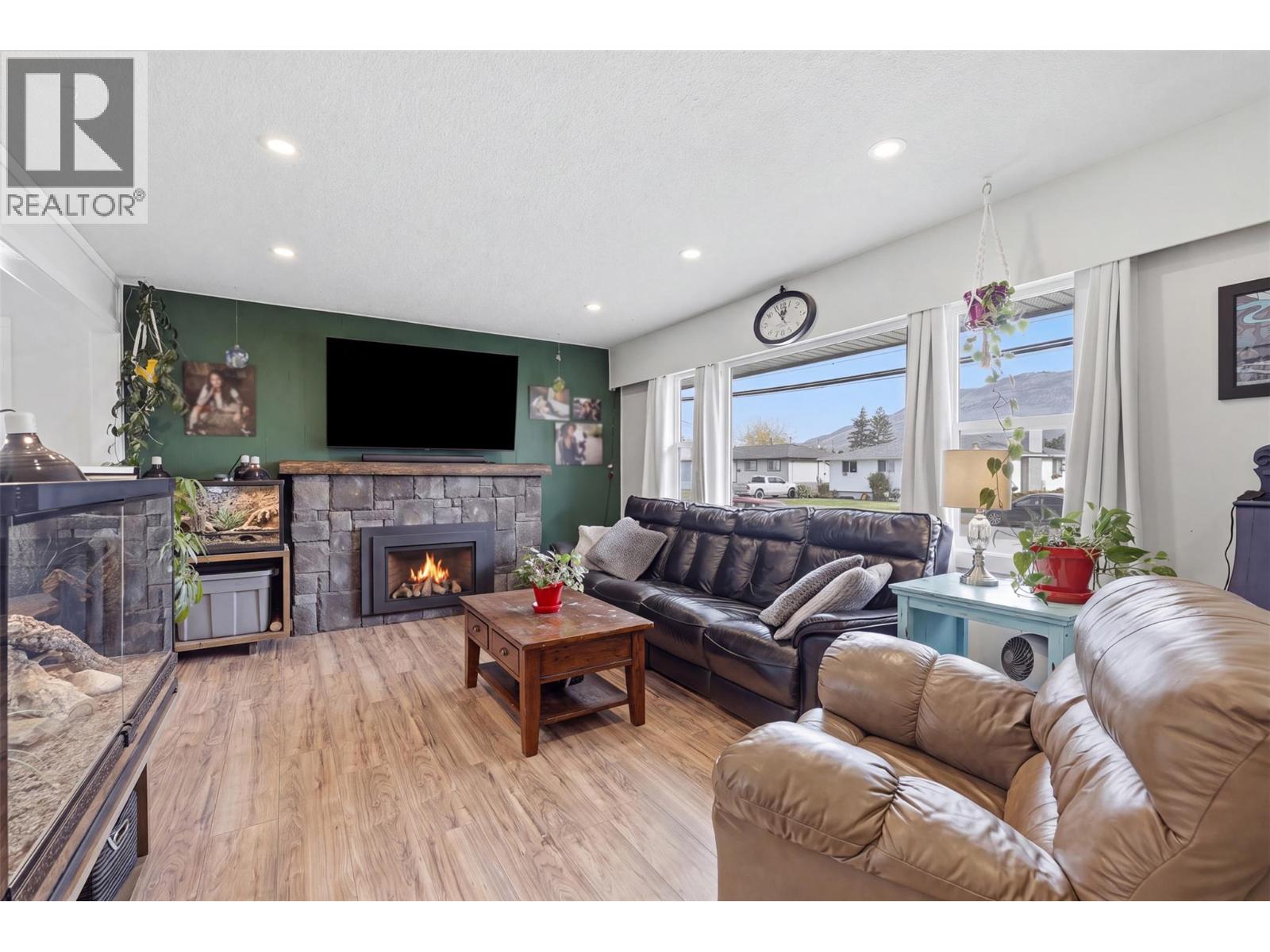 1239 10th Street Property Photo 2