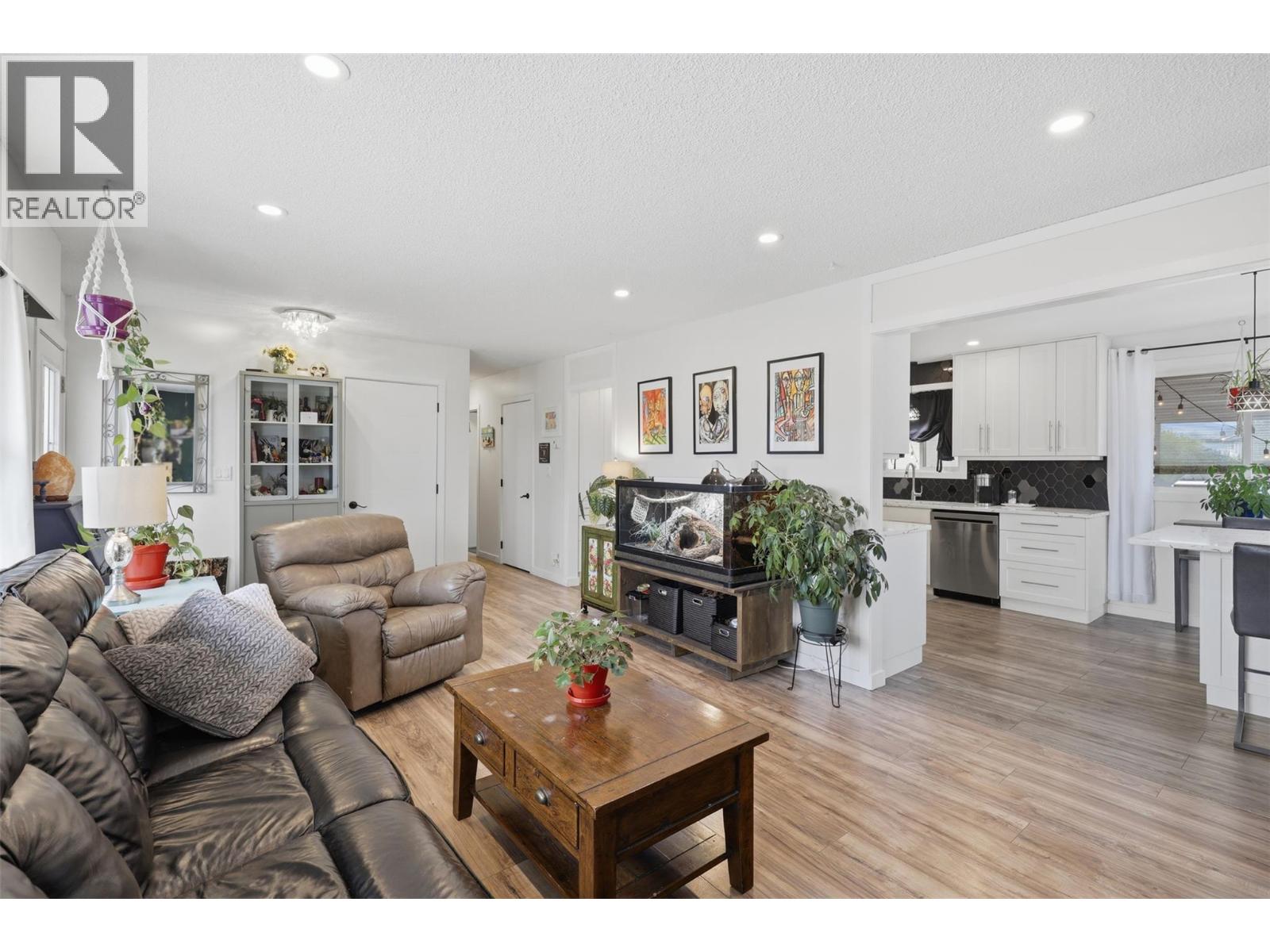 1239 10th Street Property Photo 3