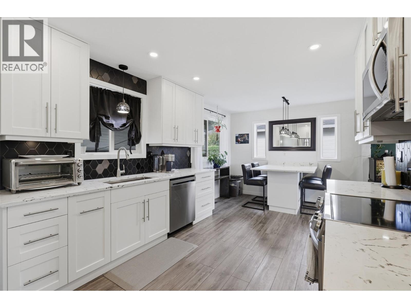 1239 10th Street Property Photo 4