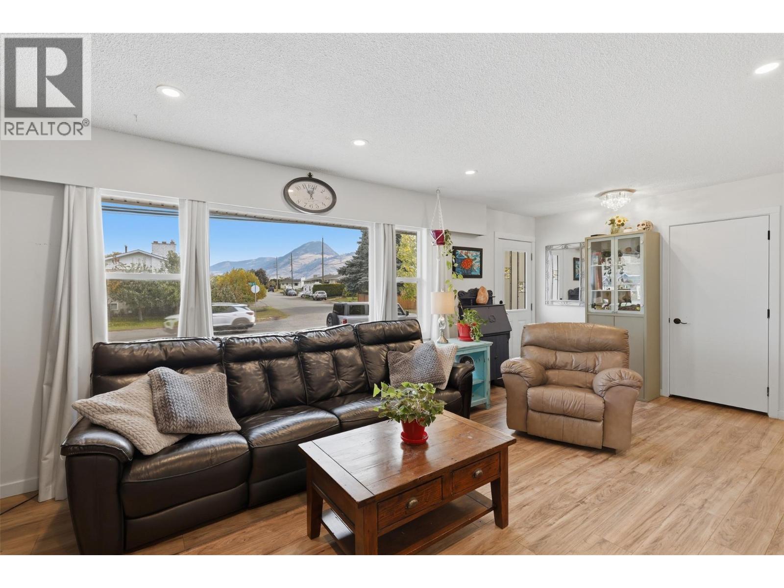 1239 10th Street Property Photo 5