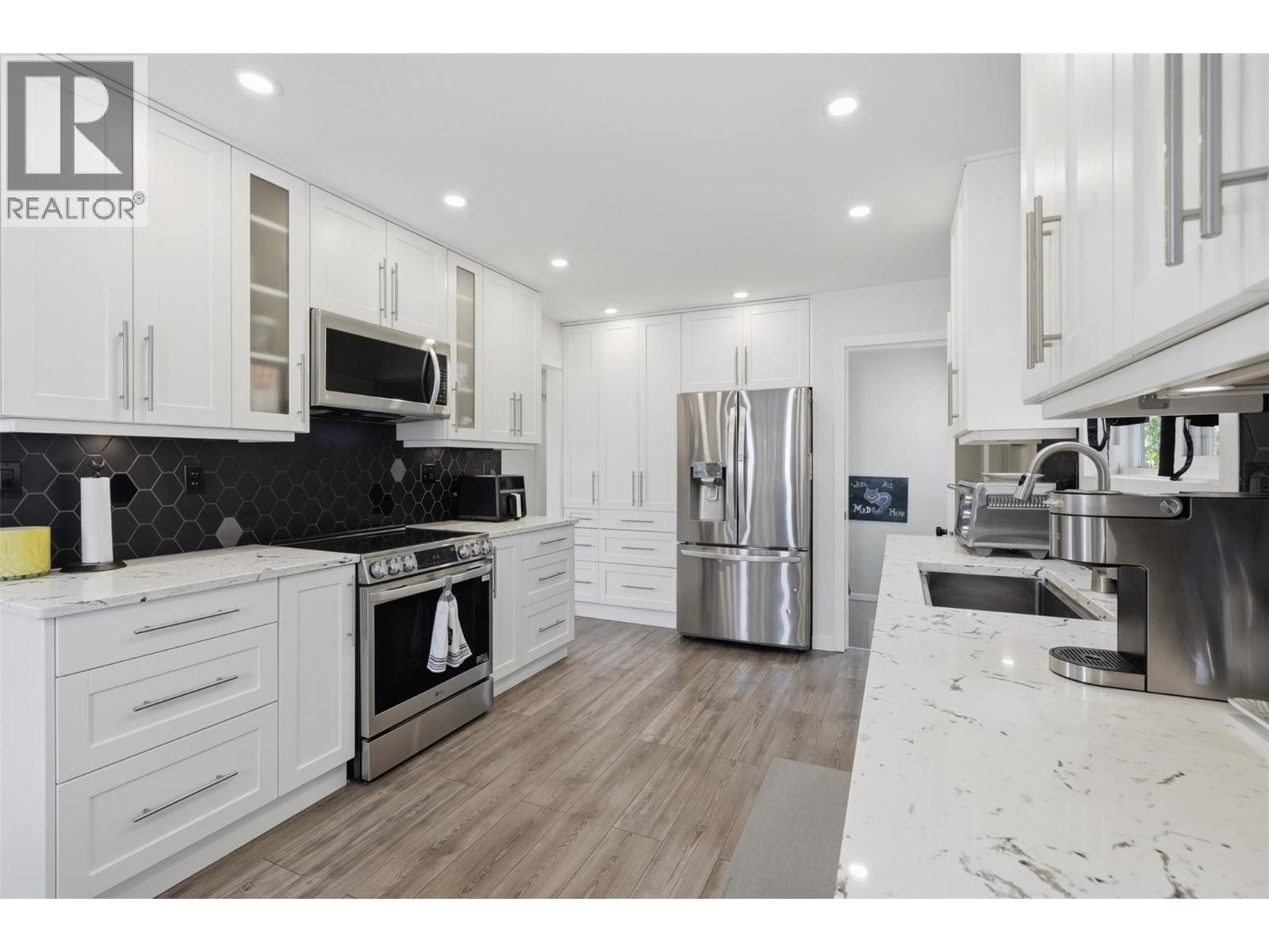 1239 10th Street Property Photo 8