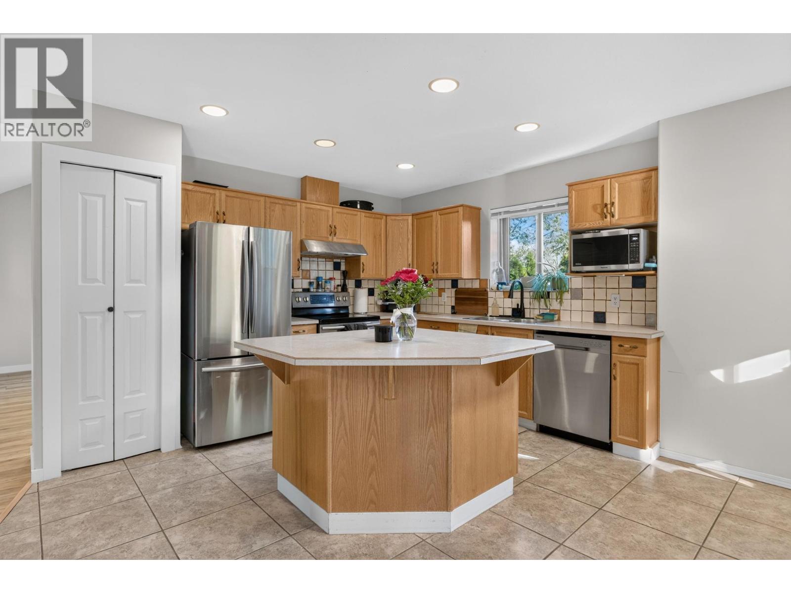 1759 Spruceglen Drive Property Photo 3