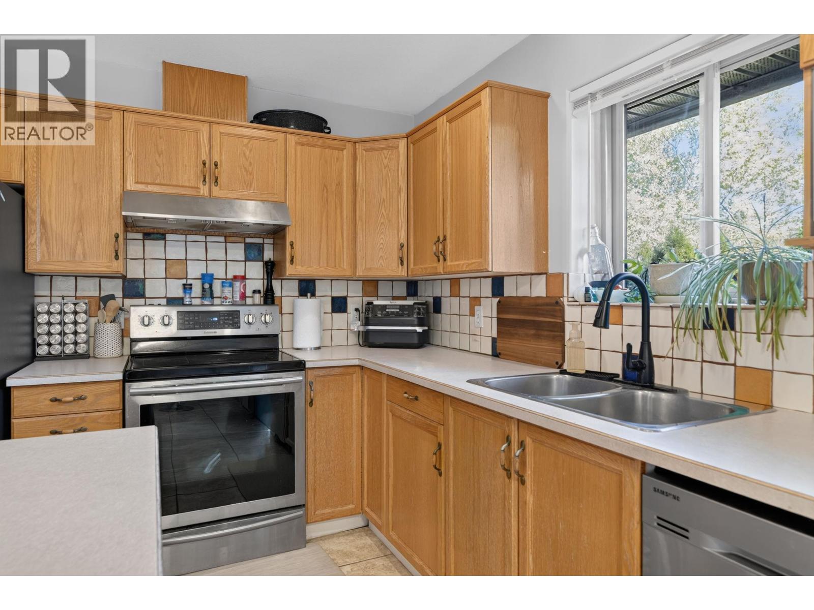 1759 Spruceglen Drive Property Photo 4