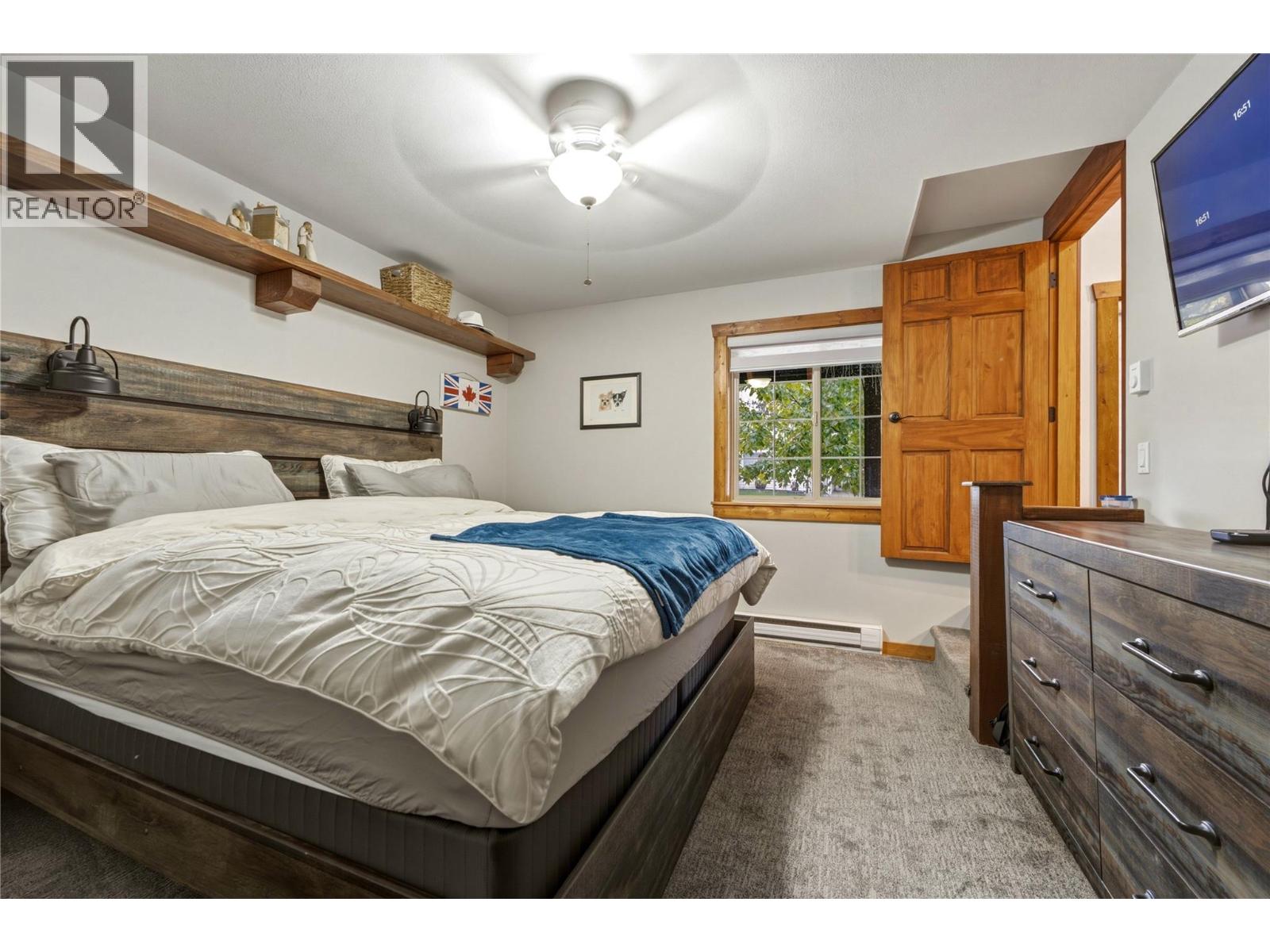 225 Falcon Avenue Property Photo 4