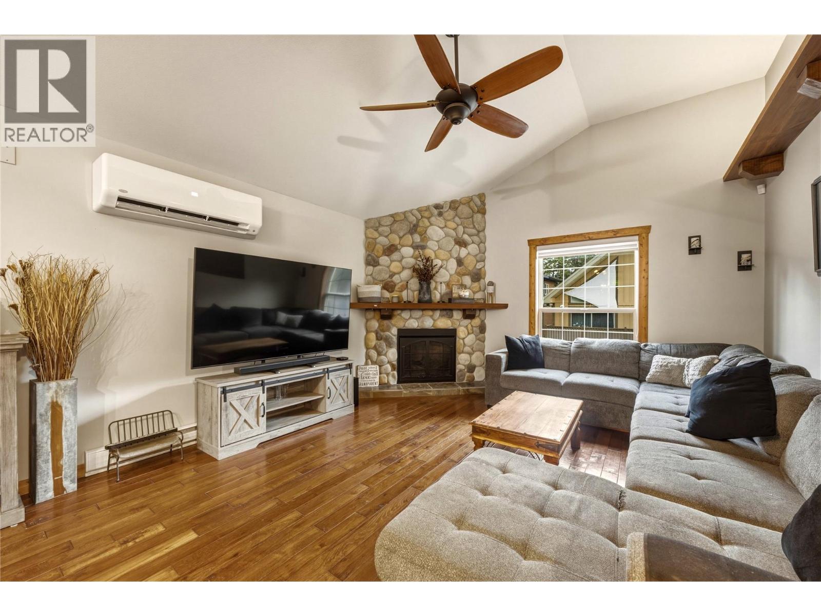 225 Falcon Avenue Property Photo 12