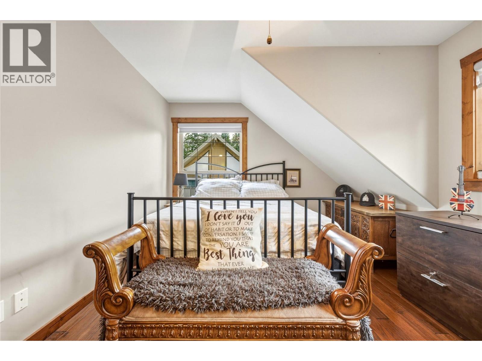 225 Falcon Avenue Property Photo 14